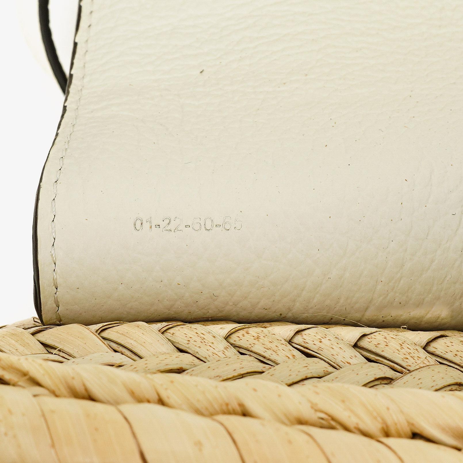 Chloe kleine Marcie Korbtasche aus geflochtenem Raffia und Leder in Weiß/Beige