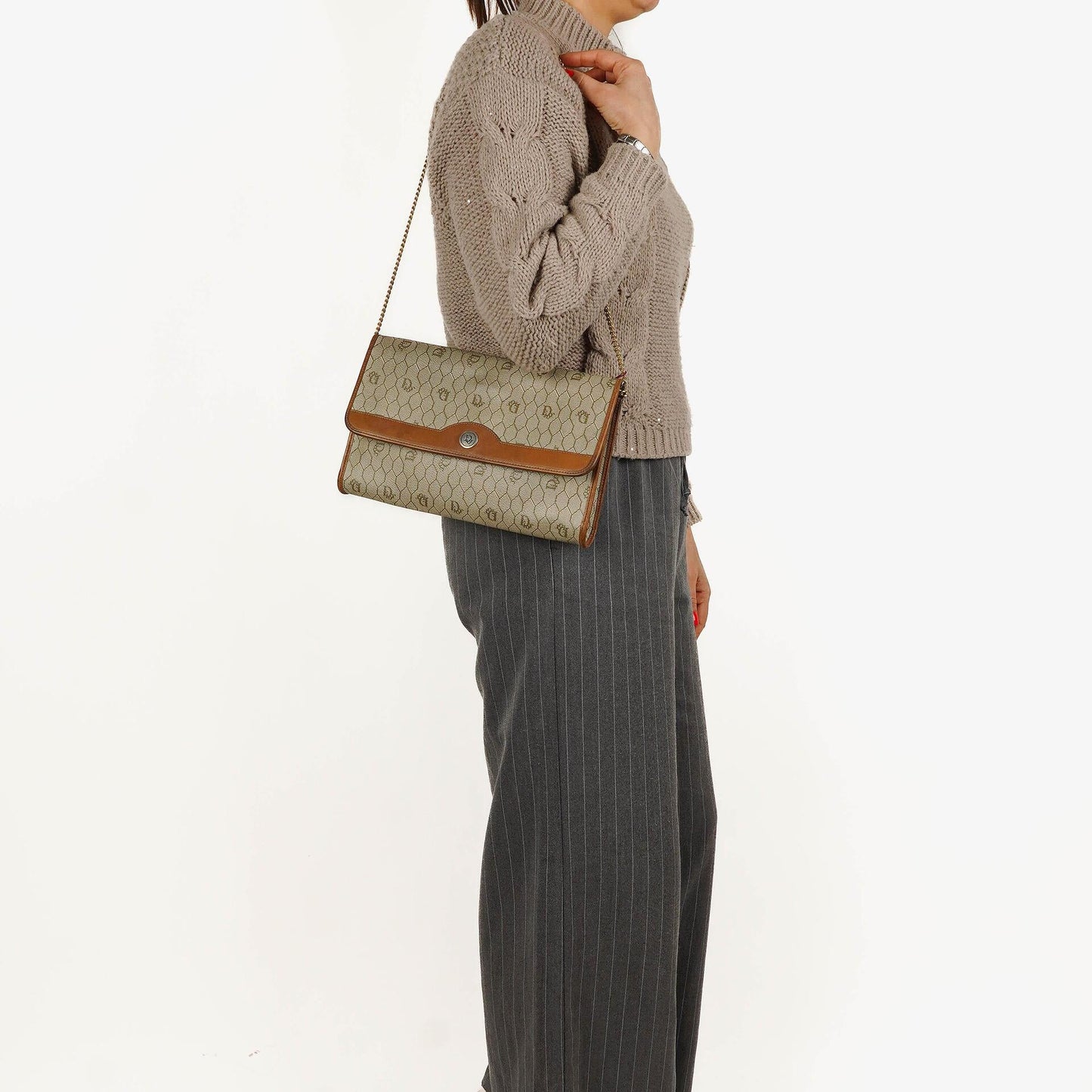 Christian Dior Ketten-Schultertasche mit Wabenmuster in Beige
