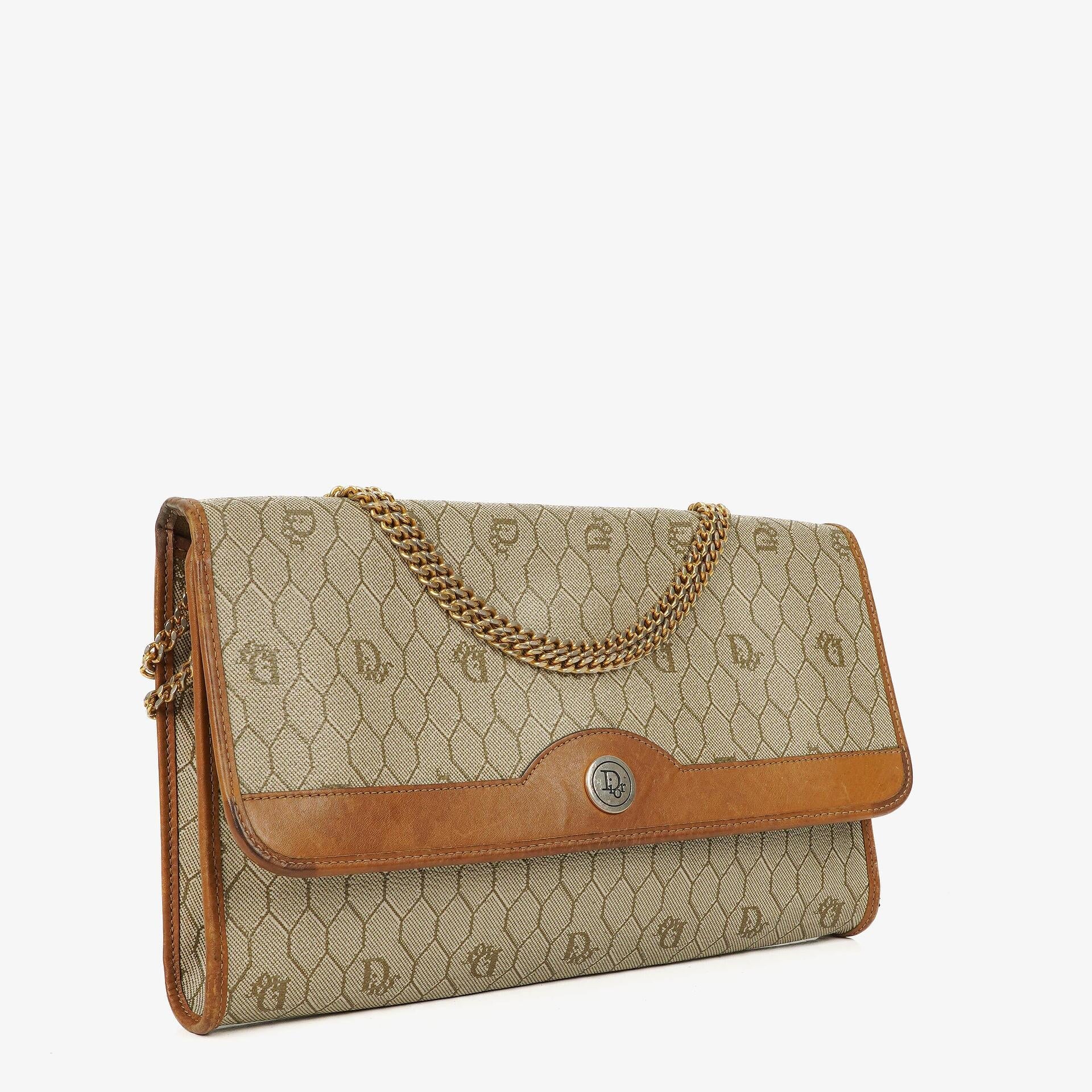 Christian Dior Ketten-Schultertasche mit Wabenmuster in Beige