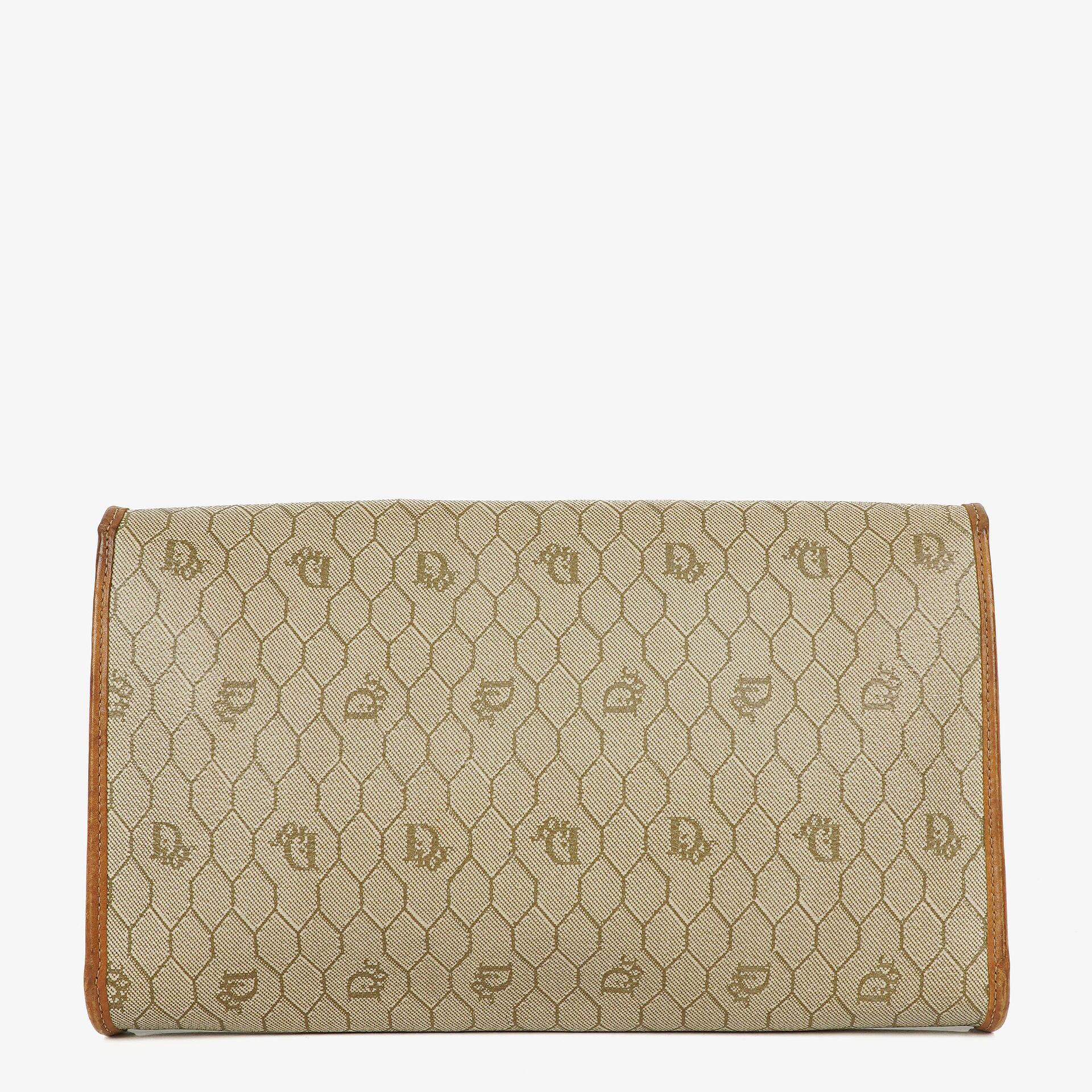 Christian Dior Ketten-Schultertasche mit Wabenmuster in Beige