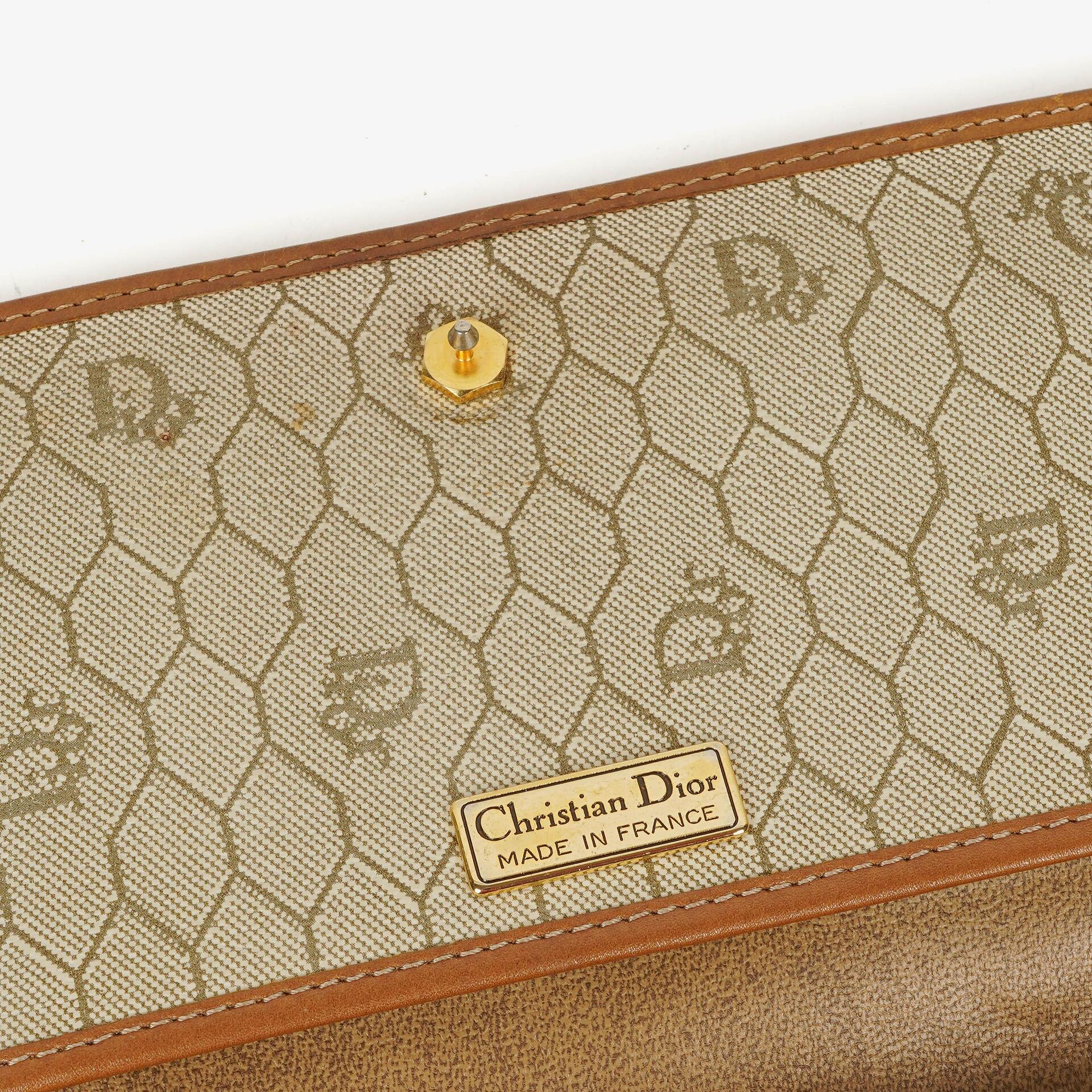 Christian Dior Ketten-Schultertasche mit Wabenmuster in Beige