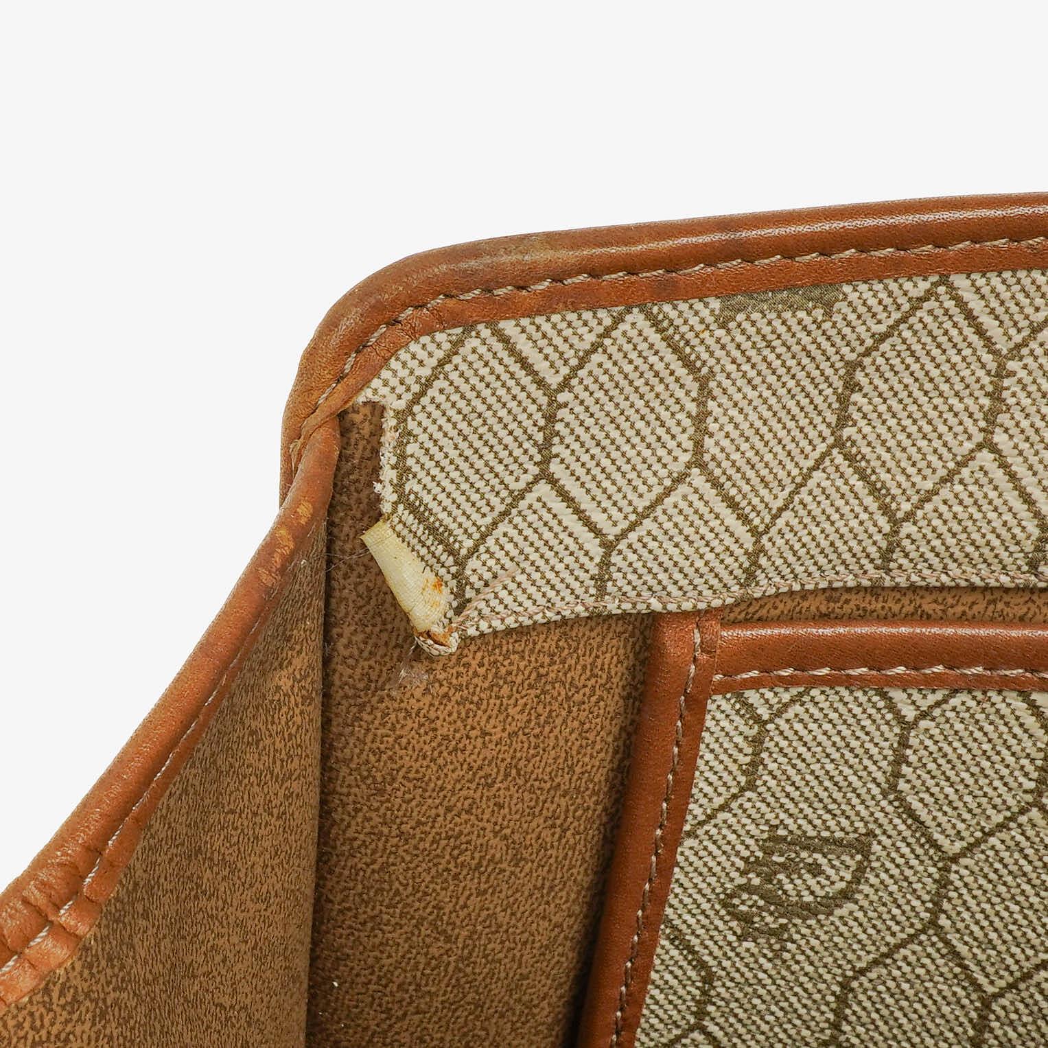 Christian Dior Ketten-Schultertasche mit Wabenmuster in Beige