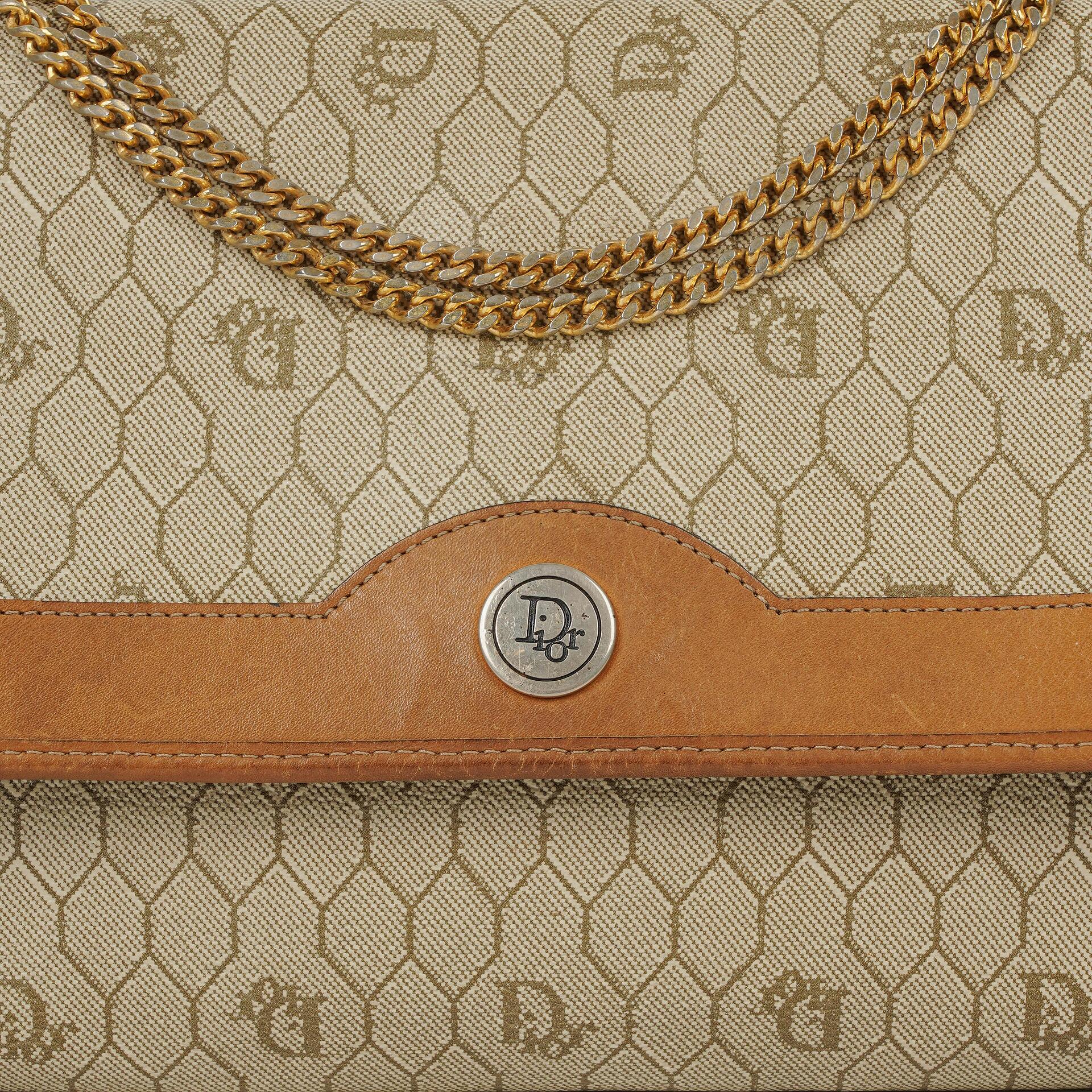 Christian Dior Ketten-Schultertasche mit Wabenmuster in Beige