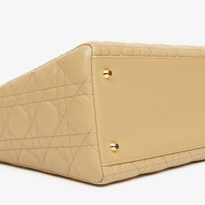 Christian Dior Lady Dior Tasche aus beigem Cannage-Steppleder