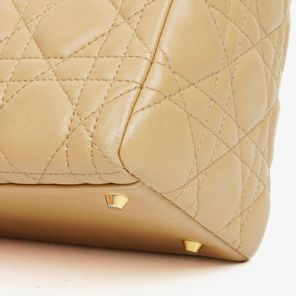 Christian Dior Lady Dior Tasche aus beigem Cannage-Steppleder
