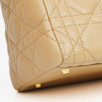 Christian Dior Lady Dior Tasche aus beigem Cannage-Steppleder