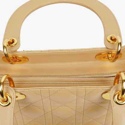 Christian Dior Lady Dior Tasche aus beigem Cannage-Steppleder