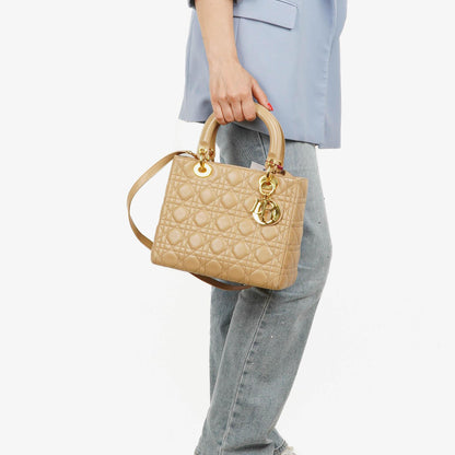 Christian Dior Lady Dior Tasche aus beigem Cannage-Steppleder