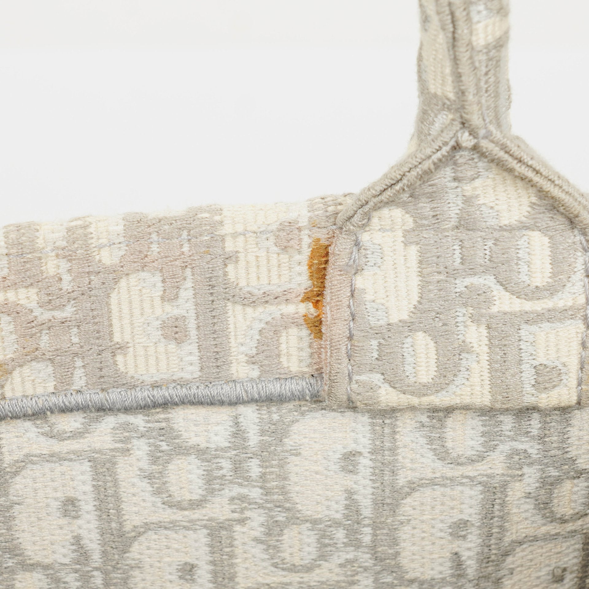 Christian Dior Book Tote Medium mit Oblique-Stickerei in Ecru und Grau