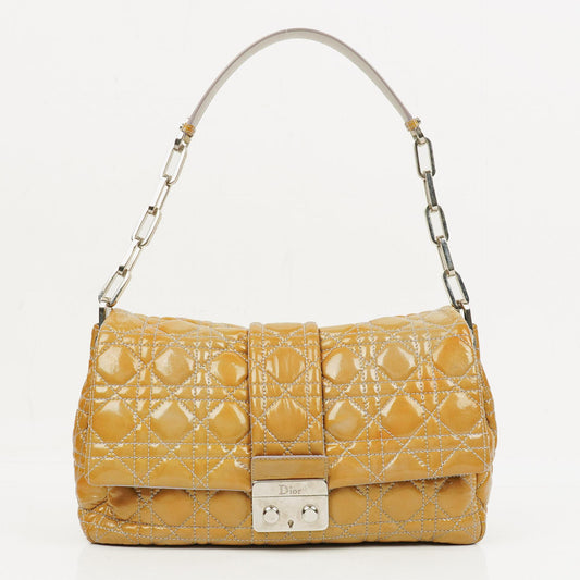 Christian Dior Miss Dior Cannage Schultertasche aus Lackleder