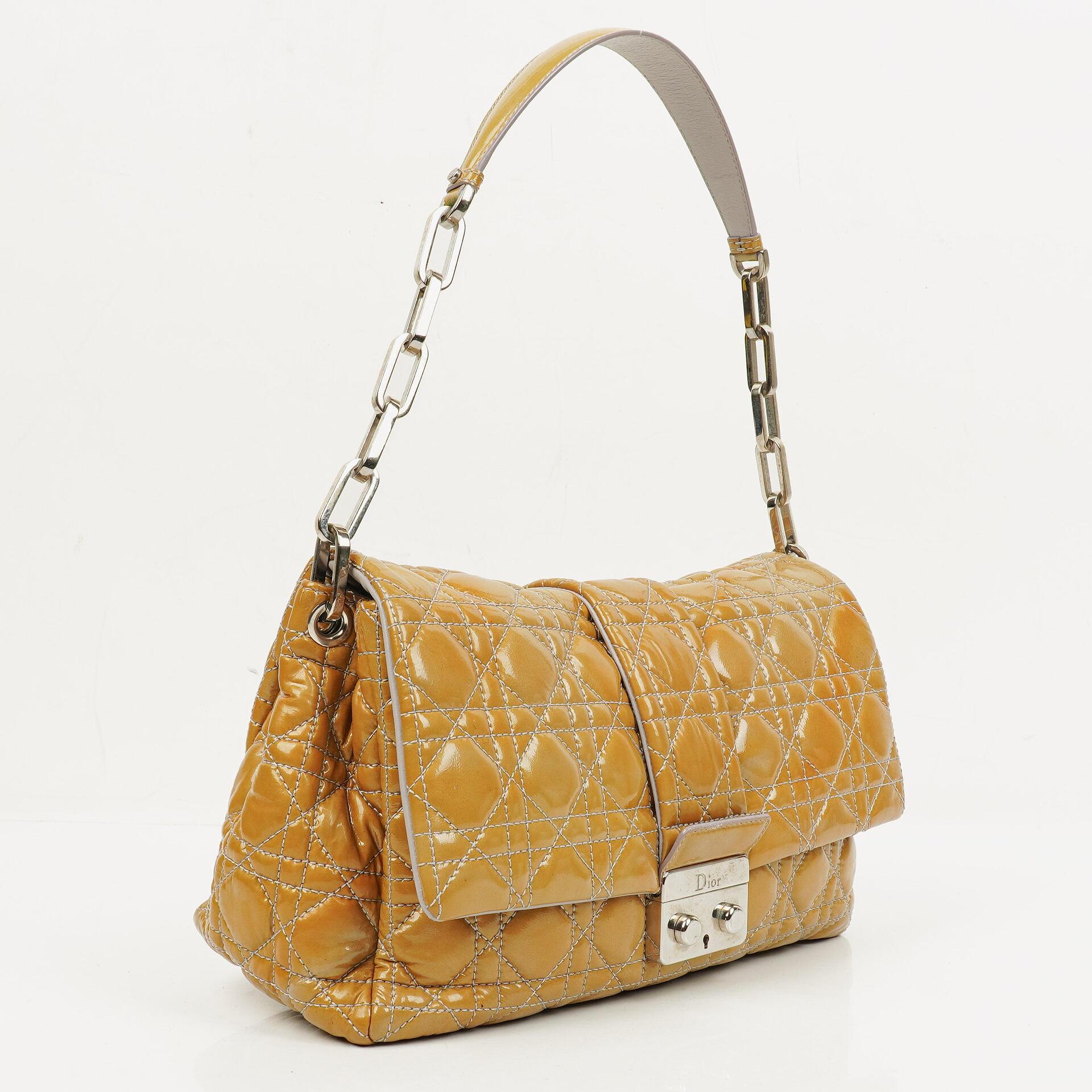 Christian Dior Miss Dior Cannage Schultertasche aus Lackleder