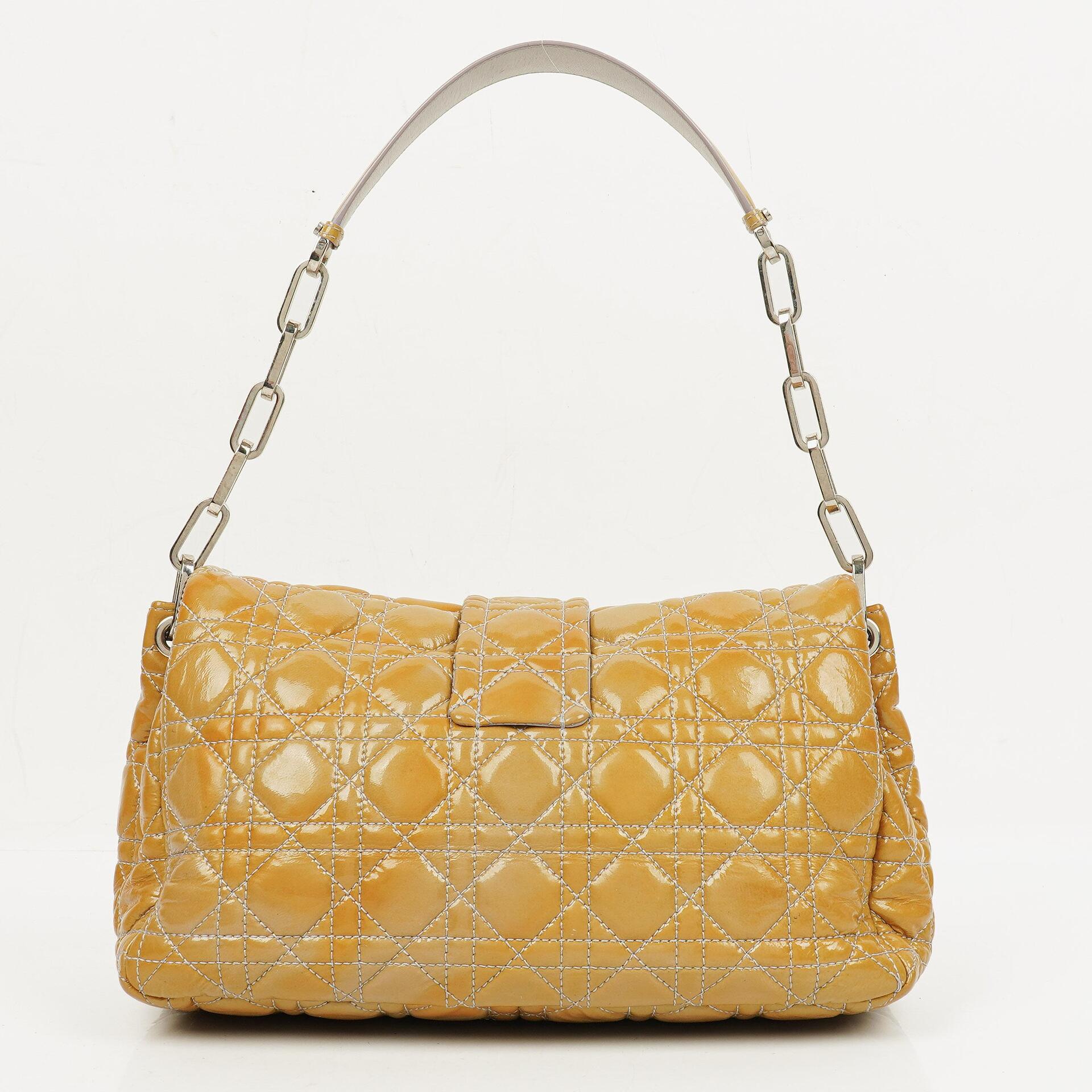 Christian Dior Miss Dior Cannage Schultertasche aus Lackleder