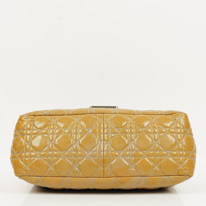 Christian Dior Miss Dior Cannage Schultertasche aus Lackleder