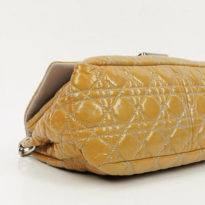 Christian Dior Miss Dior Cannage Schultertasche aus Lackleder