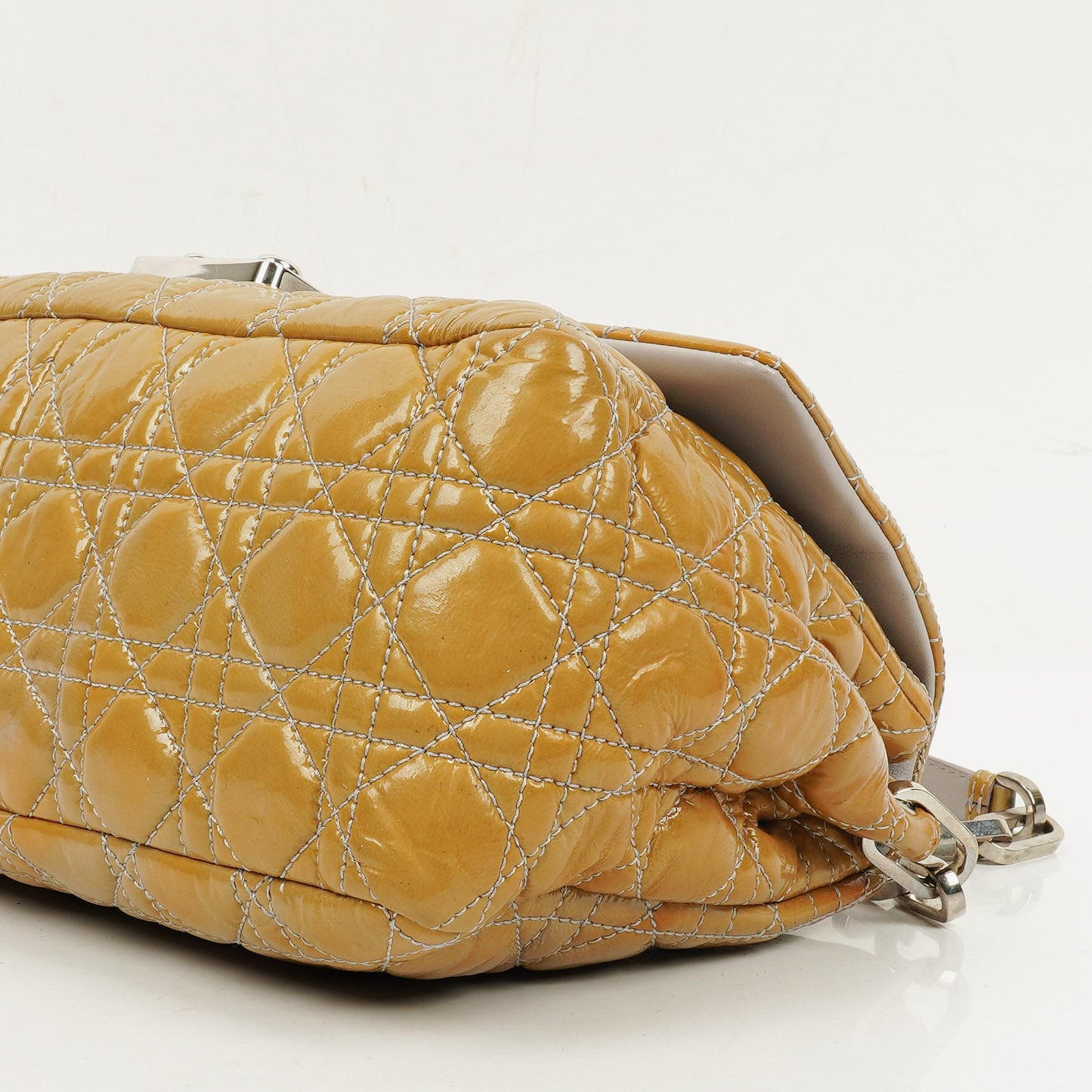 Christian Dior Miss Dior Cannage Schultertasche aus Lackleder
