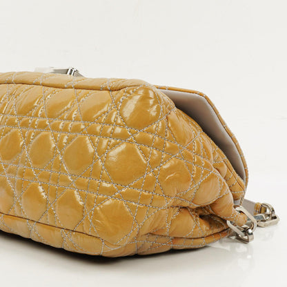 Christian Dior Miss Dior Cannage Schultertasche aus Lackleder