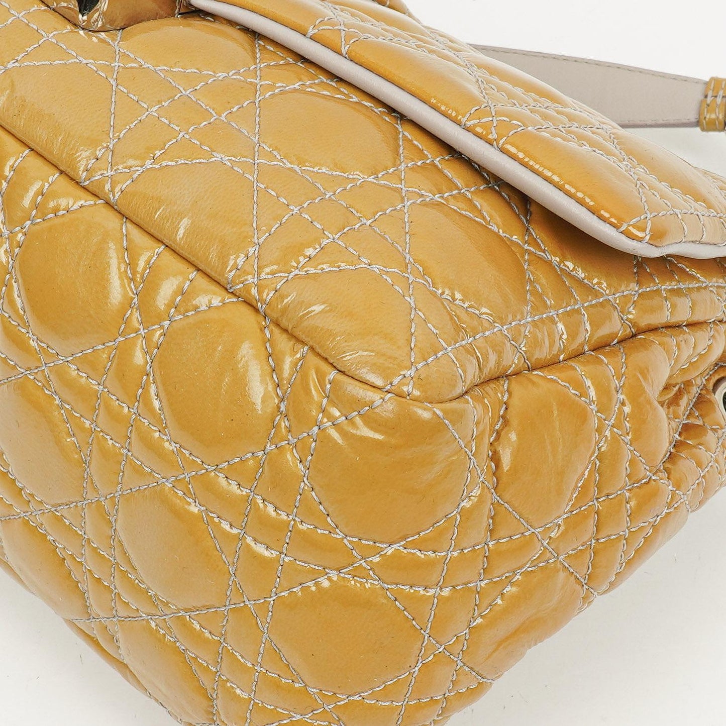 Christian Dior Miss Dior Cannage Schultertasche aus Lackleder