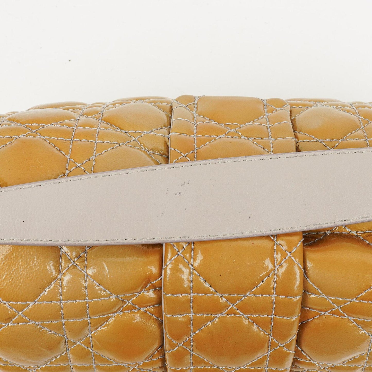 Christian Dior Miss Dior Cannage Schultertasche aus Lackleder