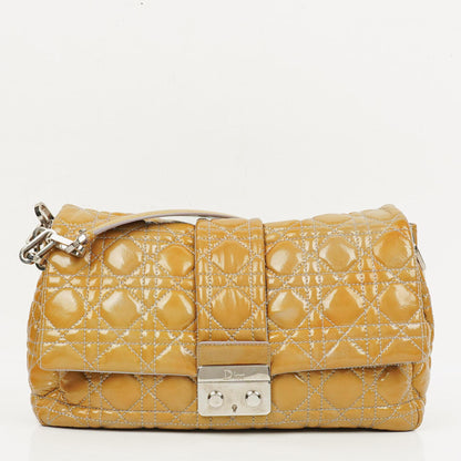 Christian Dior Miss Dior Cannage Schultertasche aus Lackleder