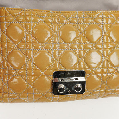 Christian Dior Miss Dior Cannage Schultertasche aus Lackleder