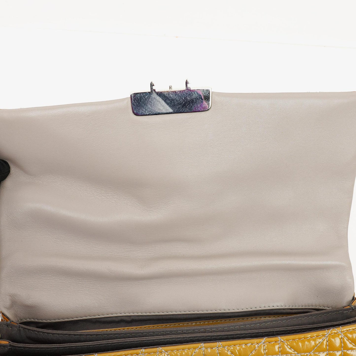 Christian Dior Miss Dior Cannage Schultertasche aus Lackleder