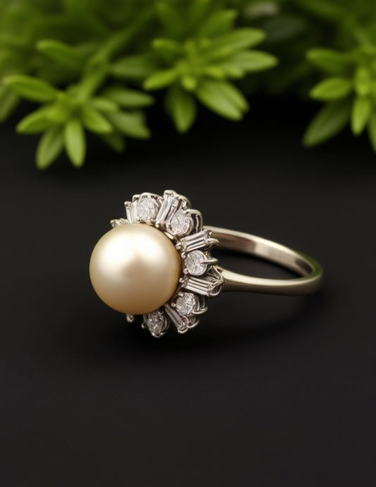 18K Cocktailring: Perle im Diamantkranz