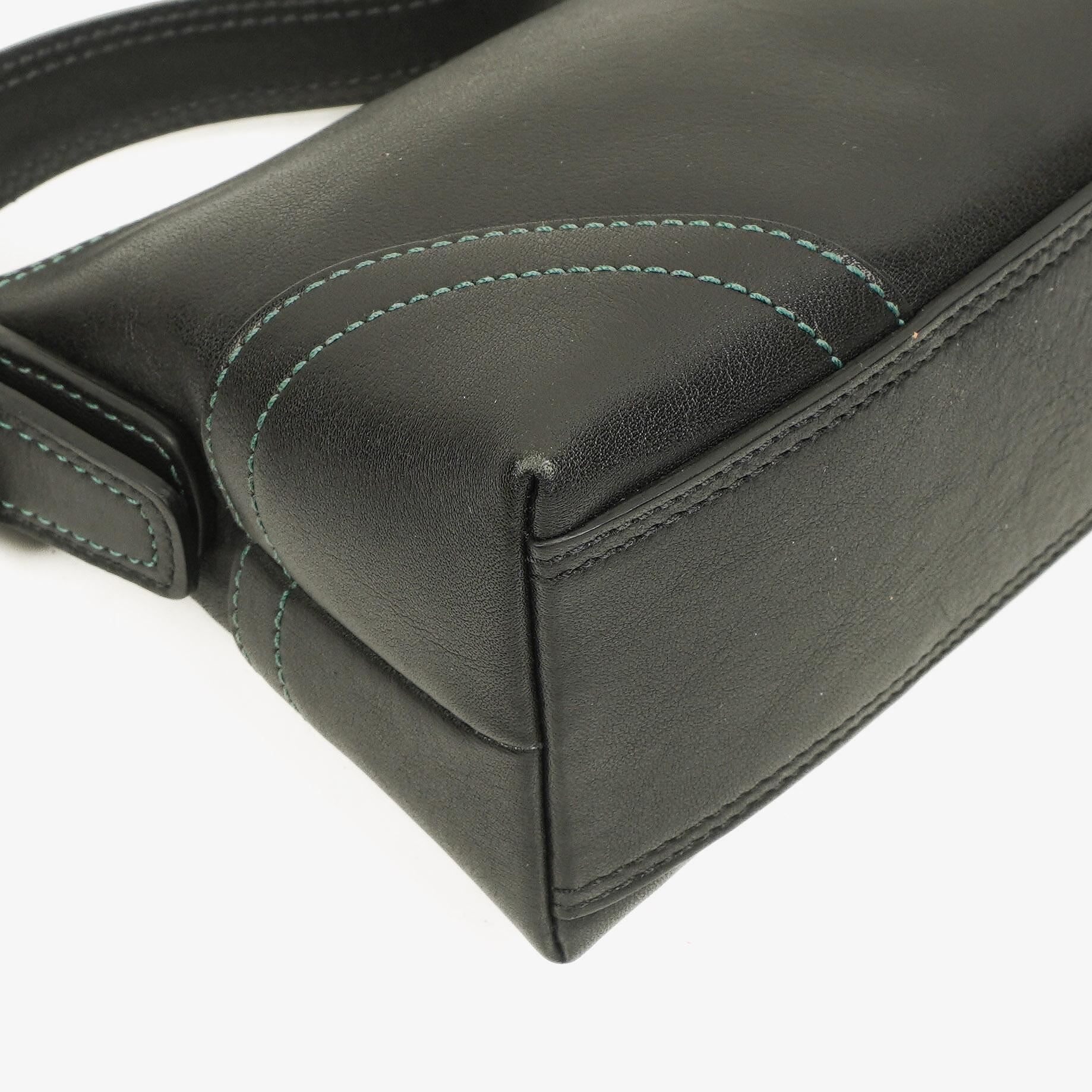 Coach Schultertasche aus schwarzem Leder