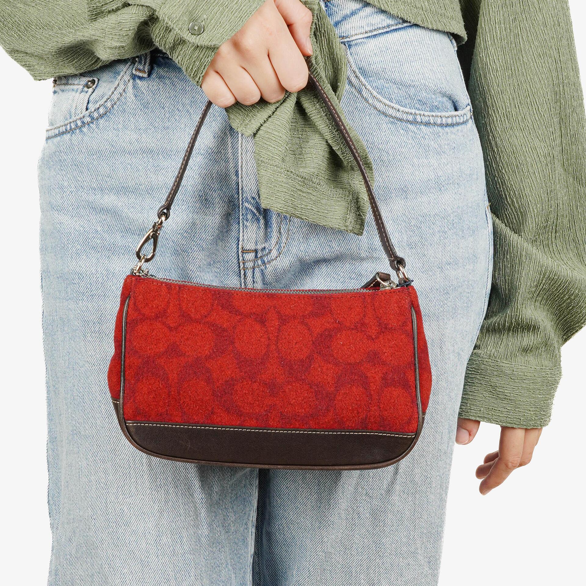 Coach Schultertasche aus roter Wolle