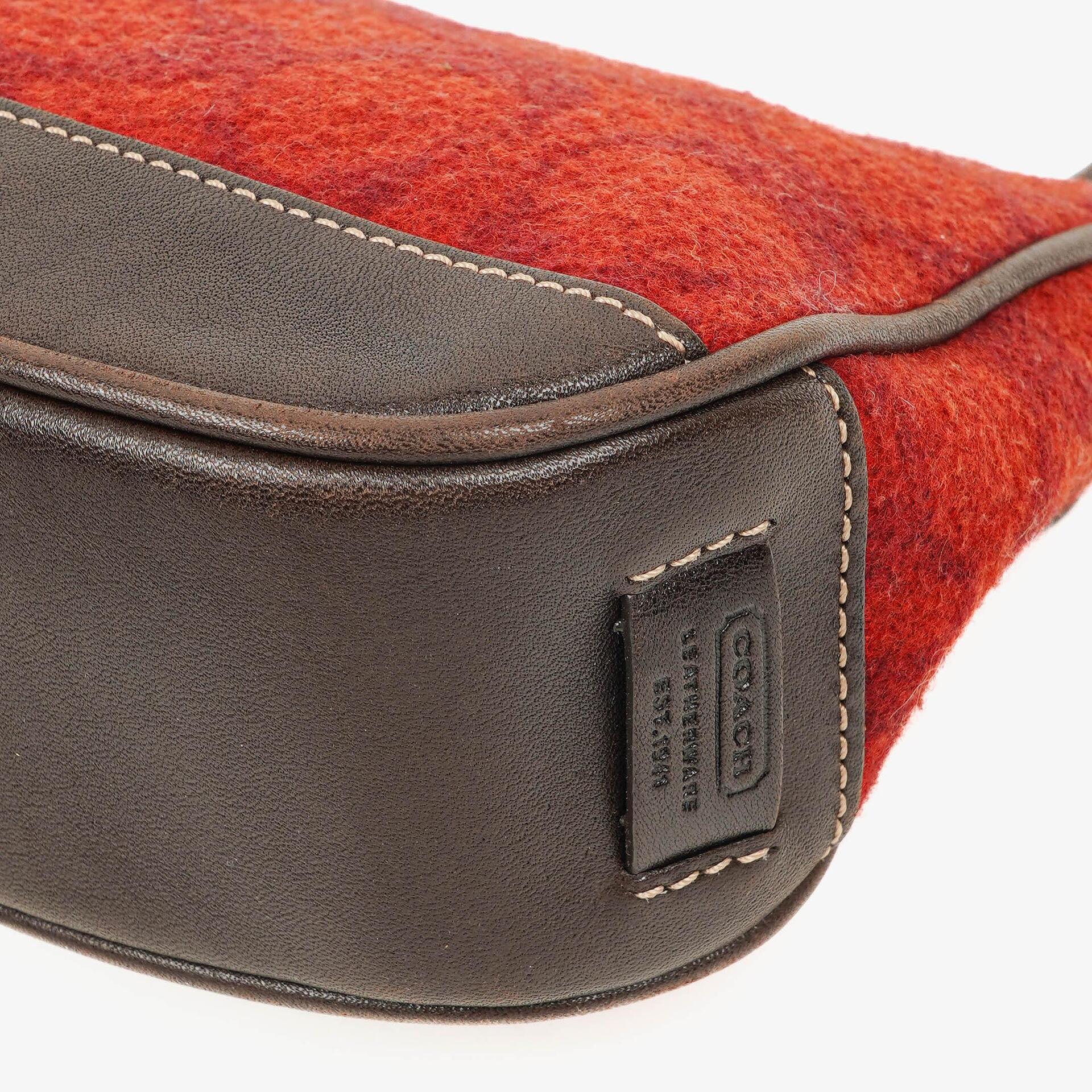 Coach Schultertasche aus roter Wolle