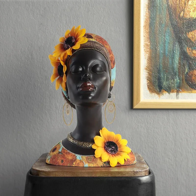 Afrikanische Frauen-Skulptur mit Sonnenblumen