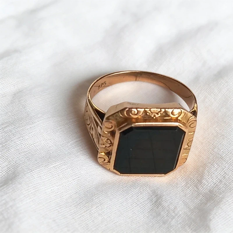 Vintage Siegelring 585 Gelbgold mit schwarzem Onyx | 14 Karat