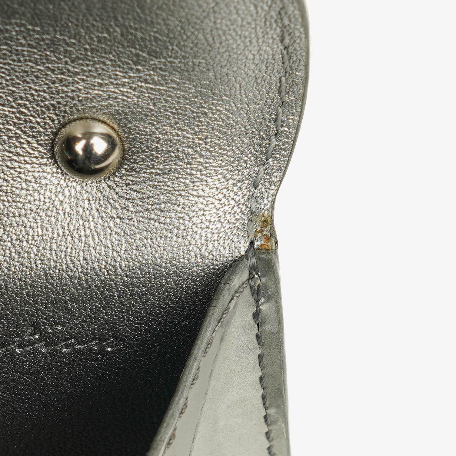 Delvaux Brillant Super Mini Charm Tasche aus Vernis