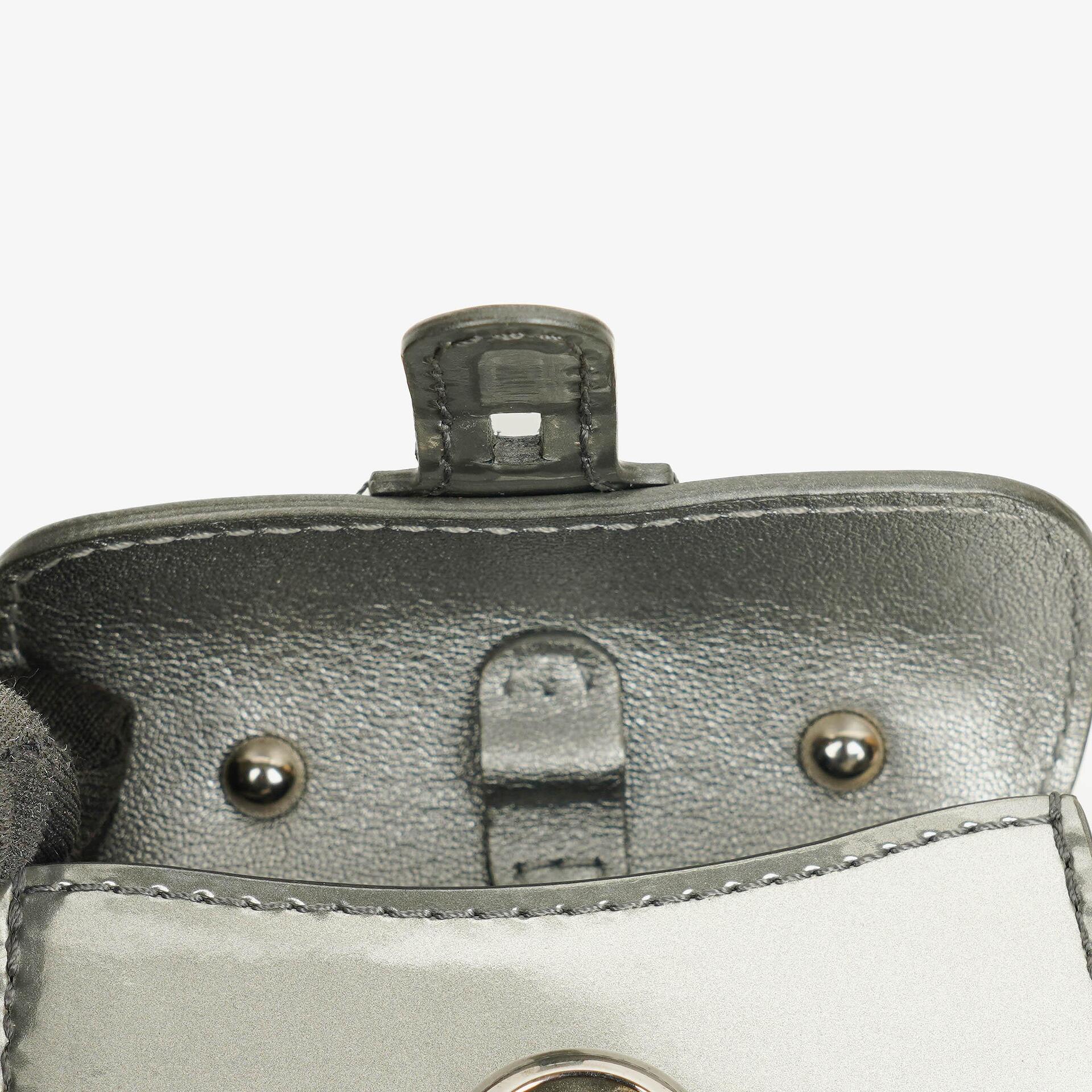 Delvaux Brillant Super Mini Charm Tasche aus Vernis