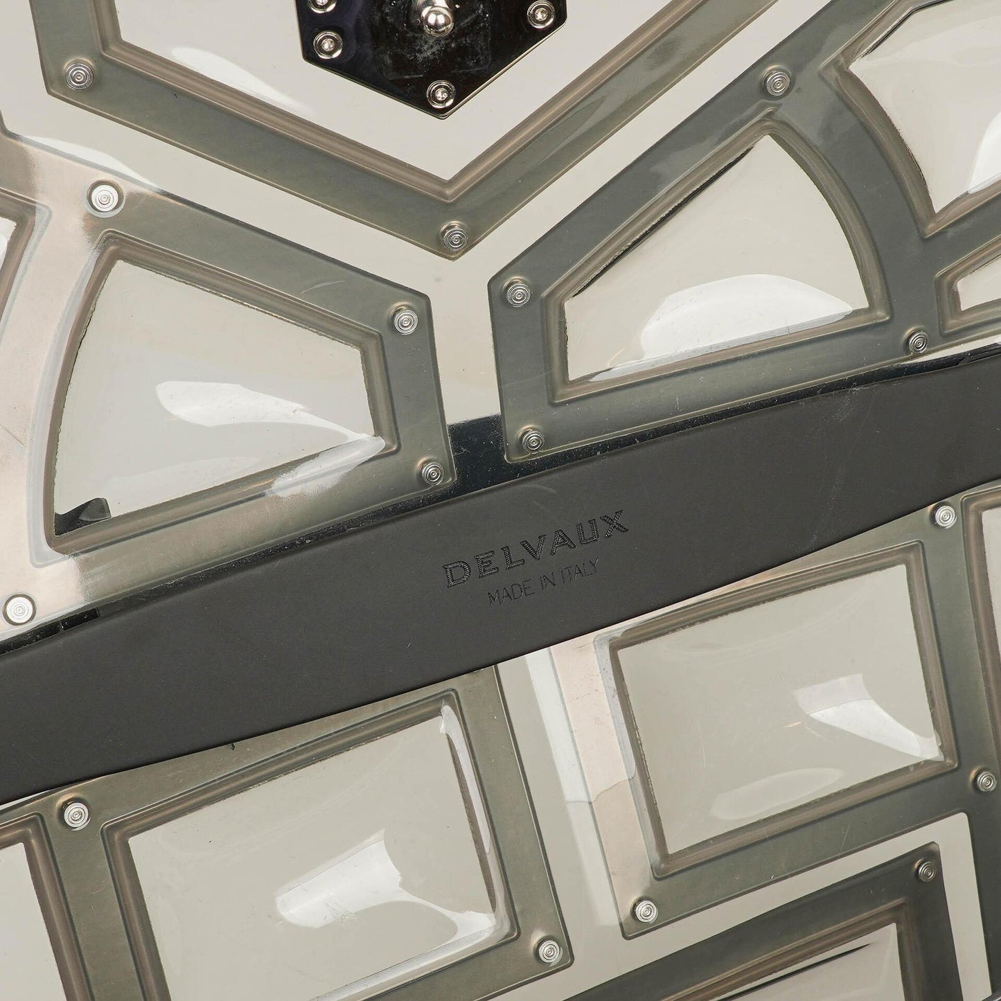 Delvaux Gladiator Tempete Satchel aus Vinyl in Antiksilber