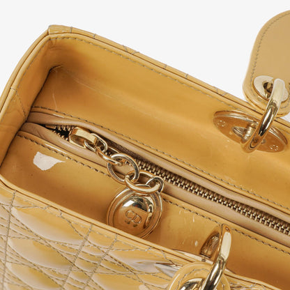 Dior Lady Dior Vintage Große Beige Lack-Kalbsleder Handtasche