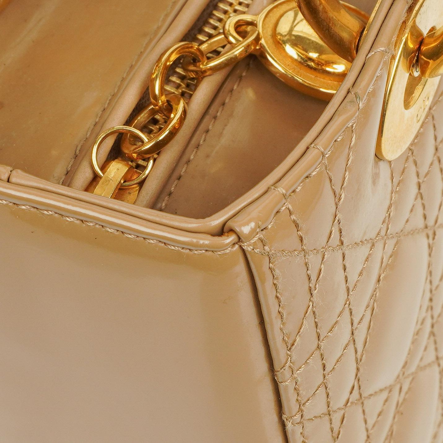 Dior Lady Dior Vintage Medium Handtasche aus beigem Lackkalbsleder