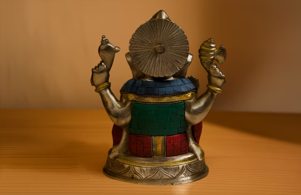Ganesha Statue mit edler Mosaikverzierung ein kraftvolles Symbol
