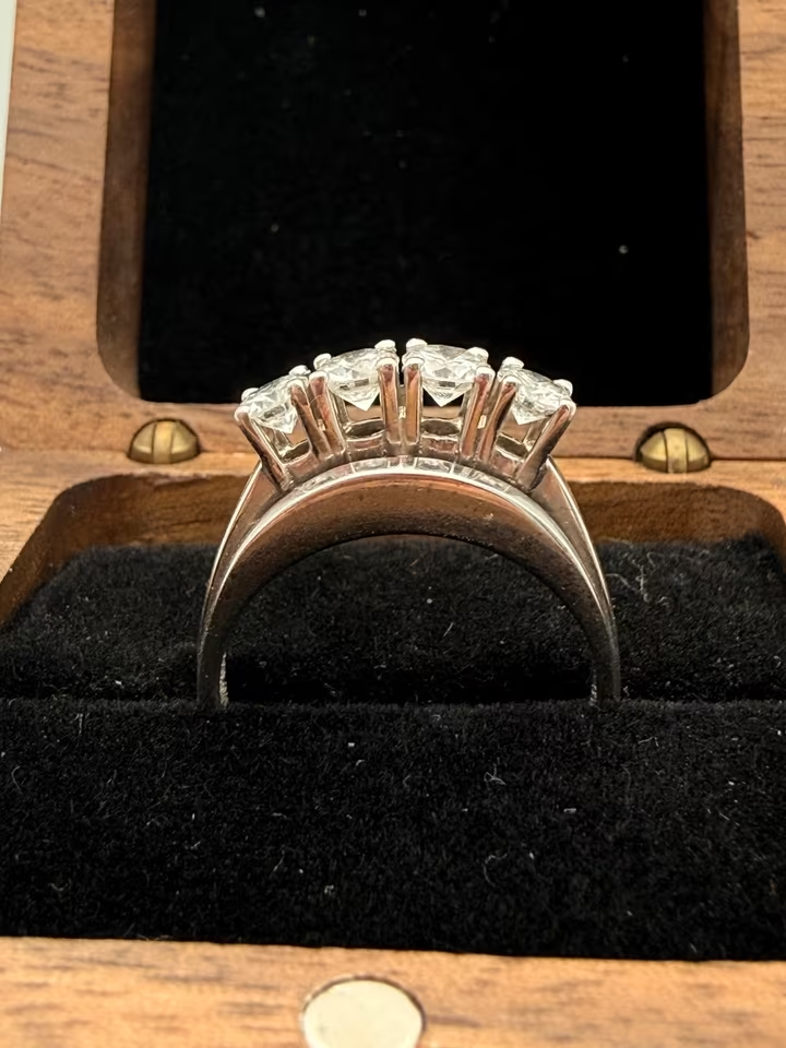 750er Weißgoldring mit Brillanten