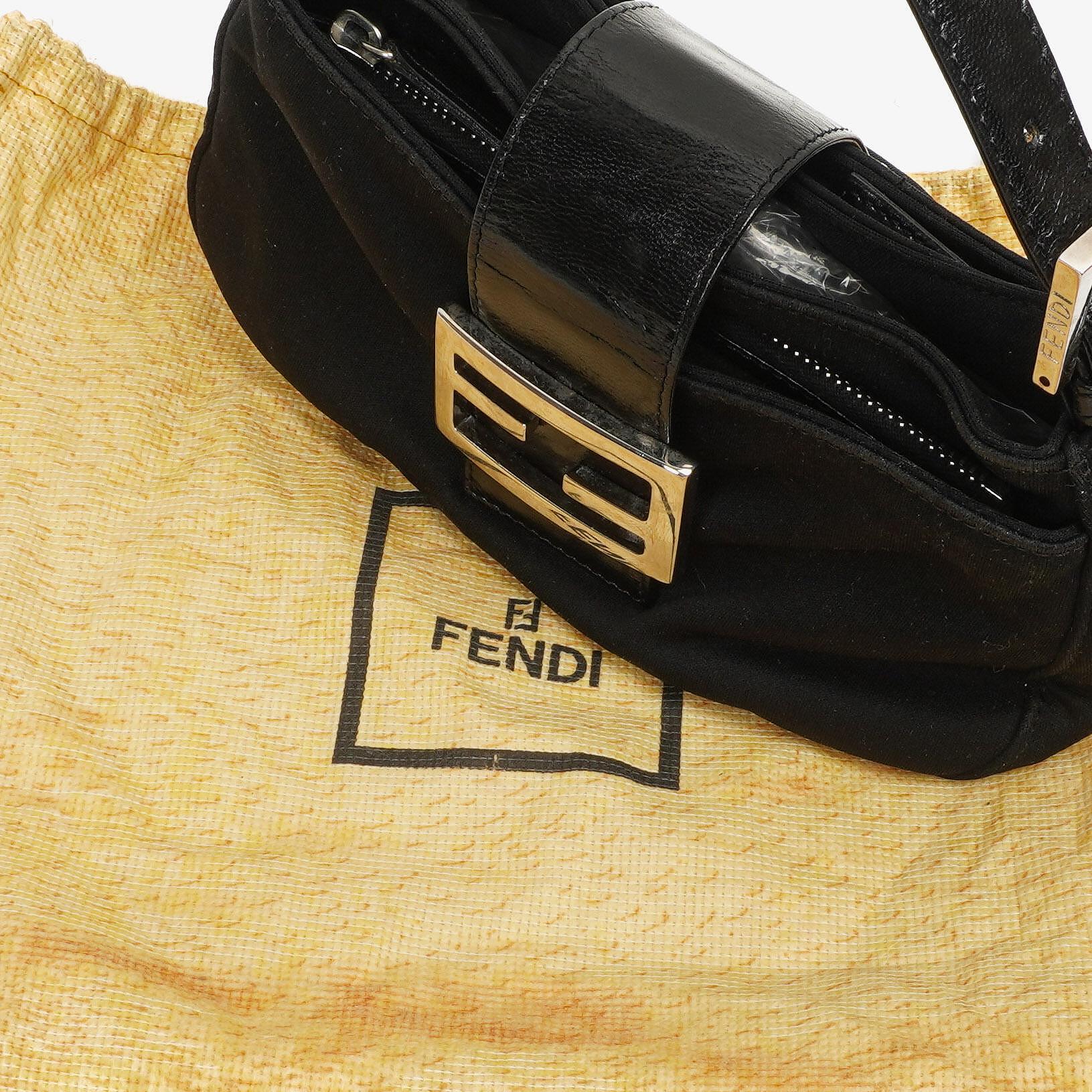 Fendi Baguette Schwarze Neopren Tasche