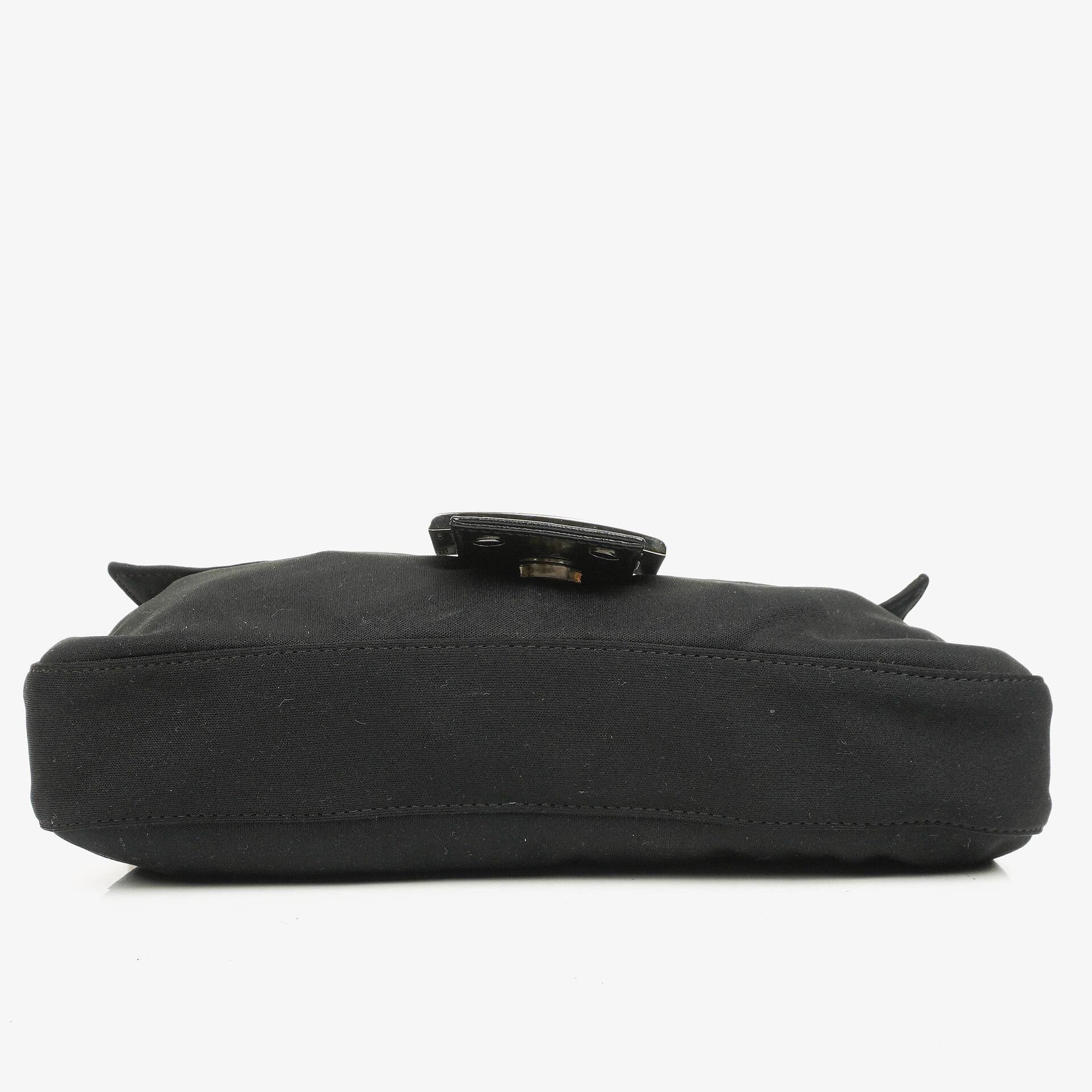Fendi Baguette Schultertasche aus schwarzem Neopren