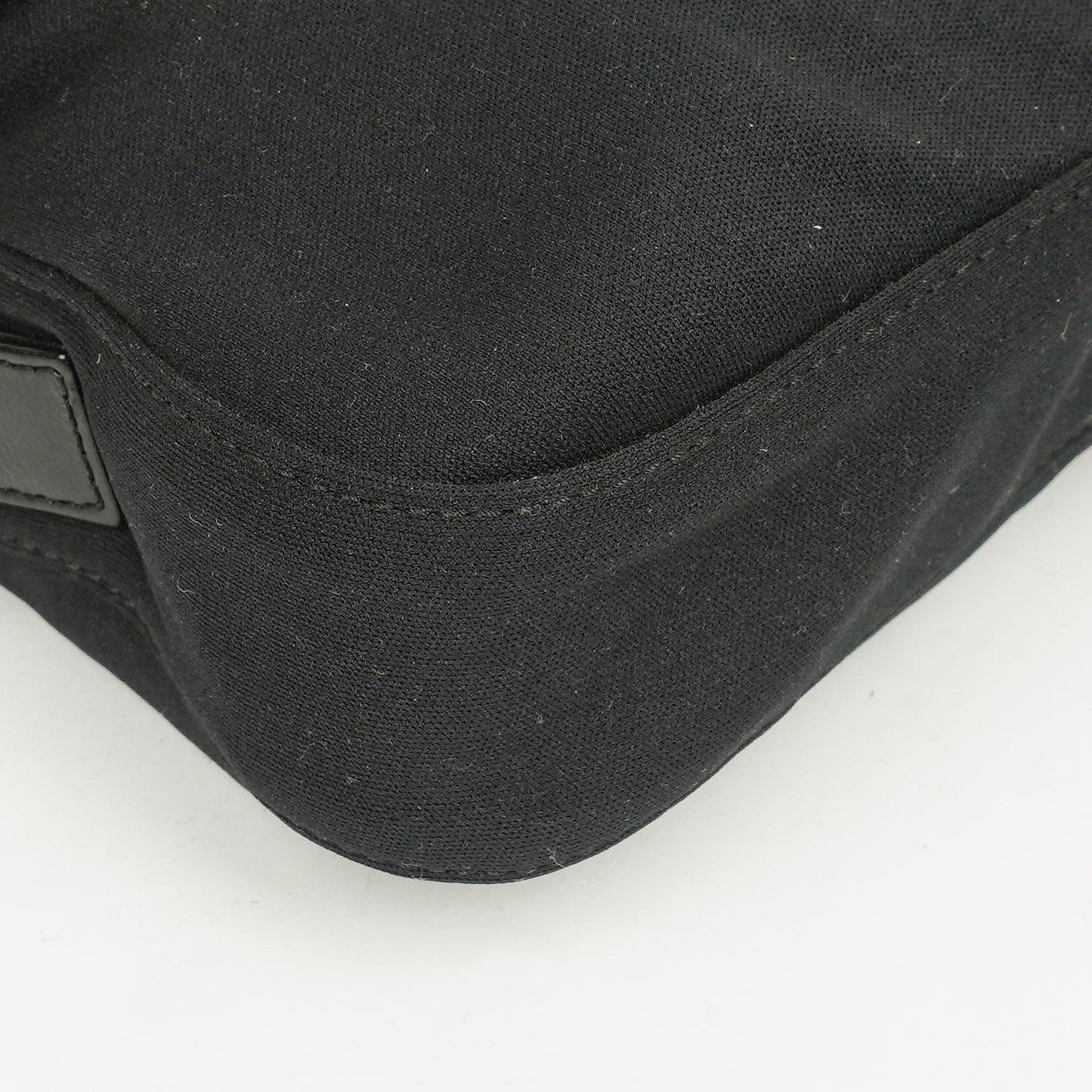 Fendi Baguette Schultertasche aus schwarzem Neopren