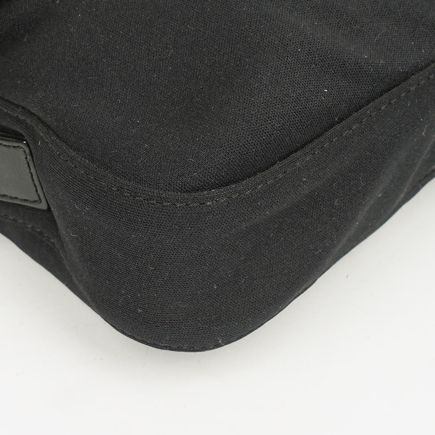 Fendi Baguette Schultertasche aus schwarzem Neopren