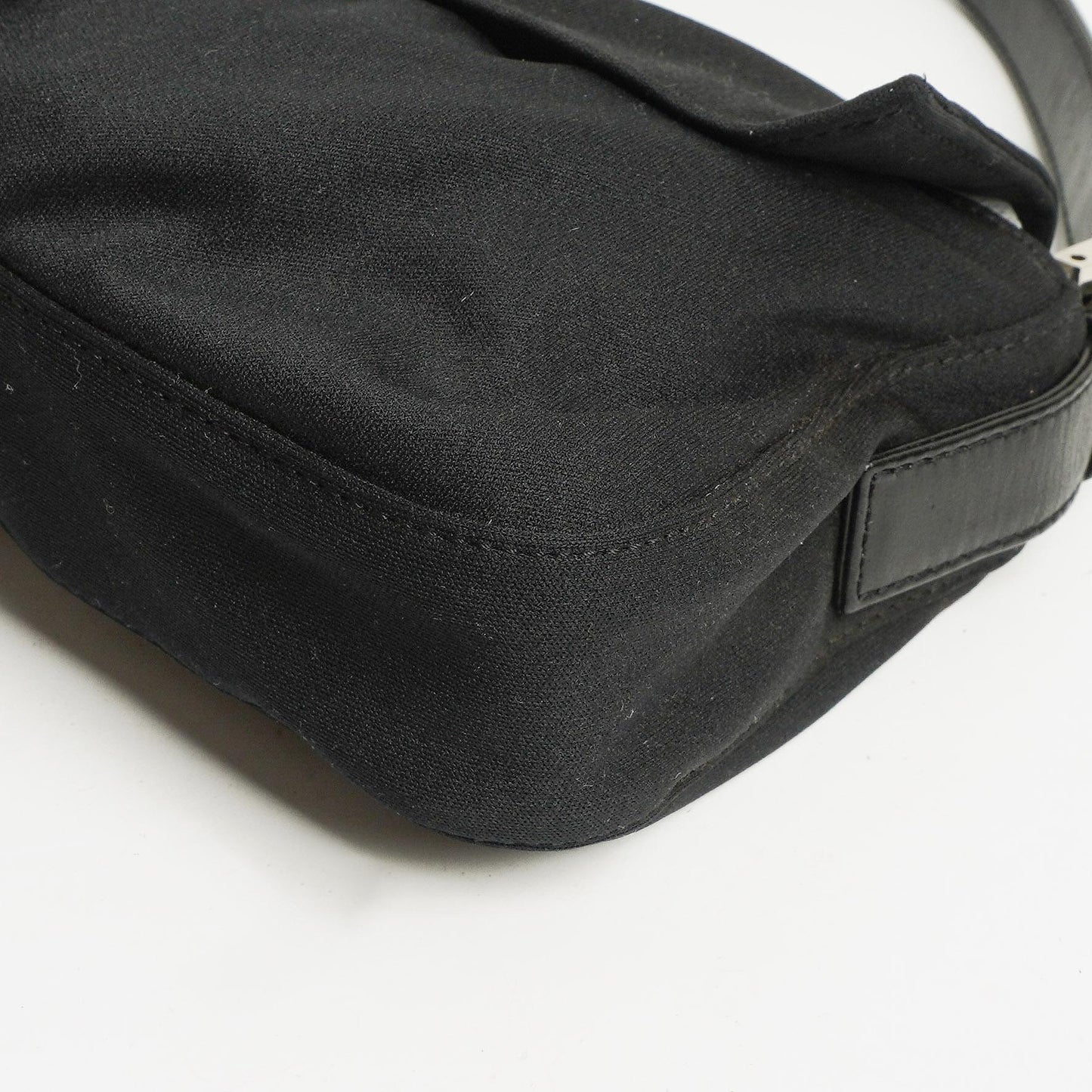 Fendi Baguette Schultertasche aus schwarzem Neopren