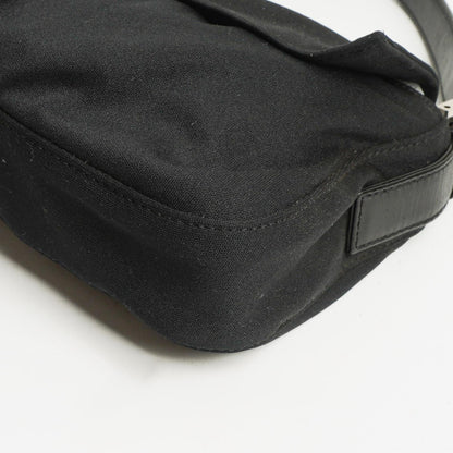 Fendi Baguette Schultertasche aus schwarzem Neopren