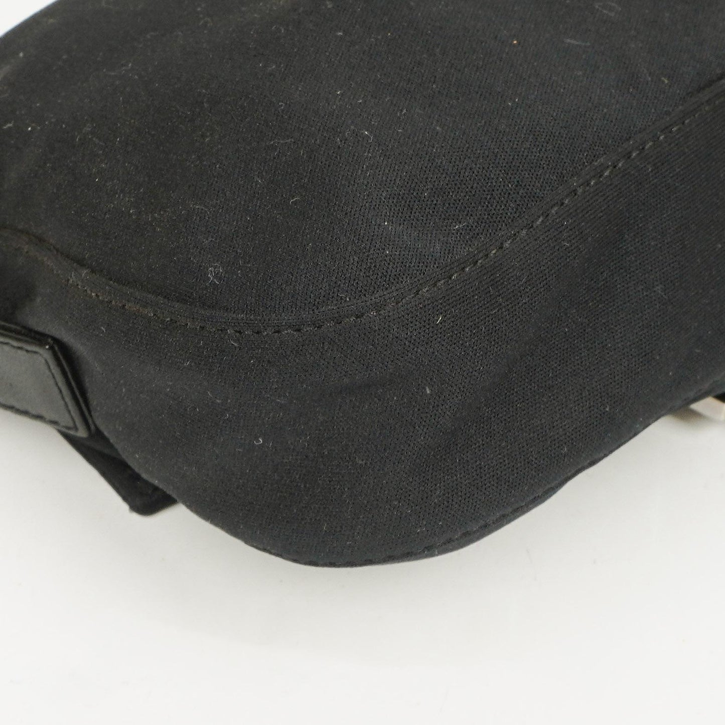 Fendi Baguette Schultertasche aus schwarzem Neopren