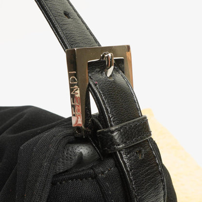 Fendi Baguette Schultertasche aus schwarzem Neopren