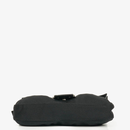 Fendi Baguette Schultertasche aus schwarzem Neopren