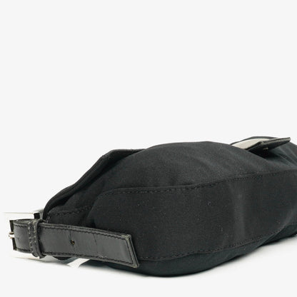 Fendi Baguette Schultertasche aus schwarzem Neopren