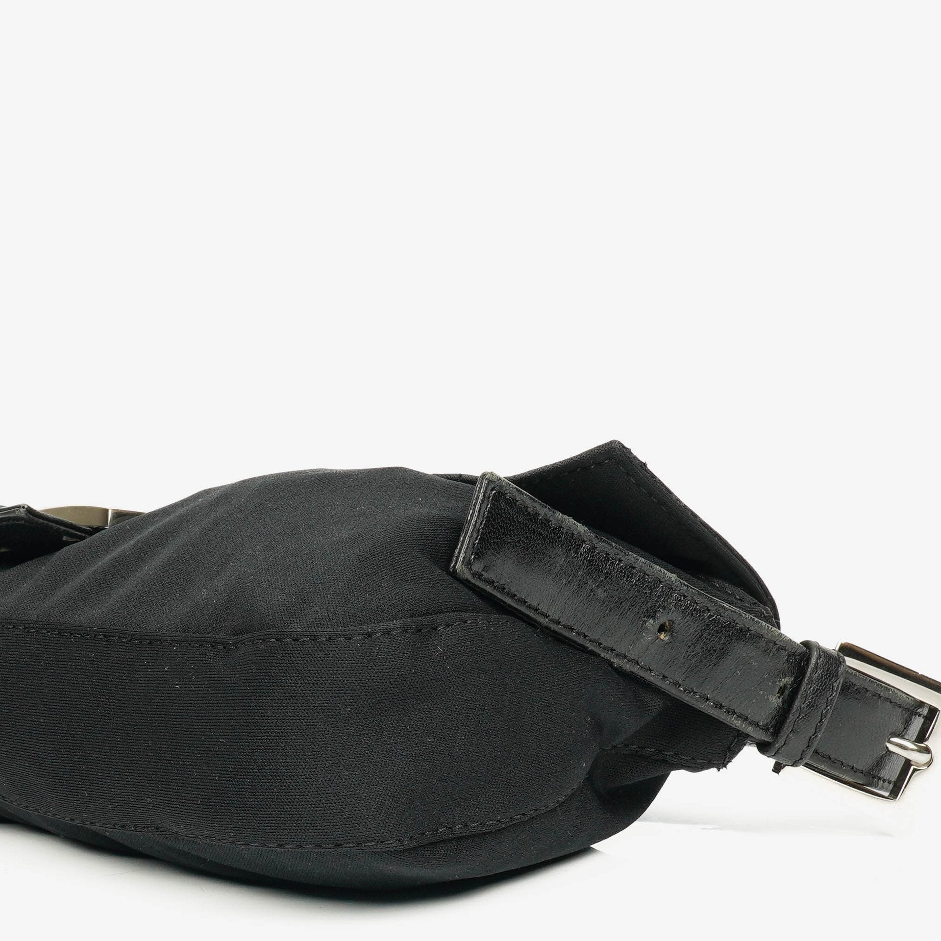 Fendi Baguette Schultertasche aus schwarzem Neopren