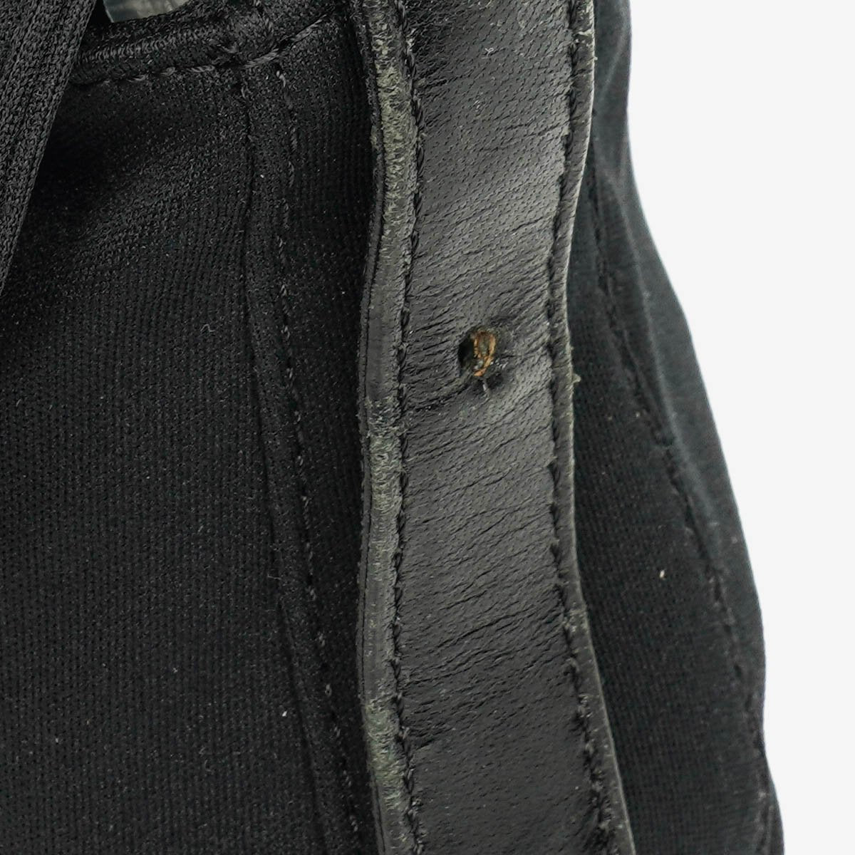 Fendi Baguette Schultertasche aus schwarzem Neopren